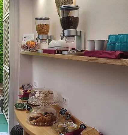 Moon's Tower Suite&rooms בית הארחה