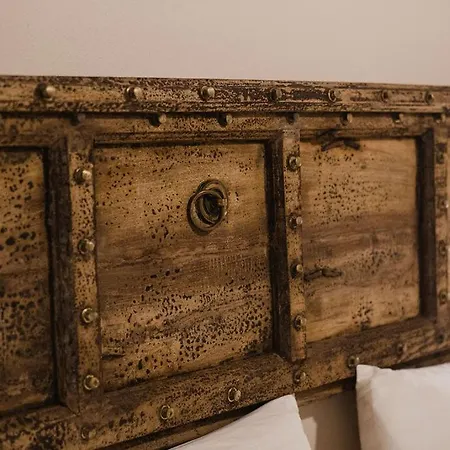 Moon's Tower Suite&rooms בית הארחה 4*