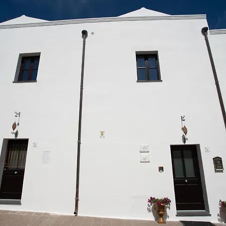 Moon's Tower Suite&rooms בית הארחה