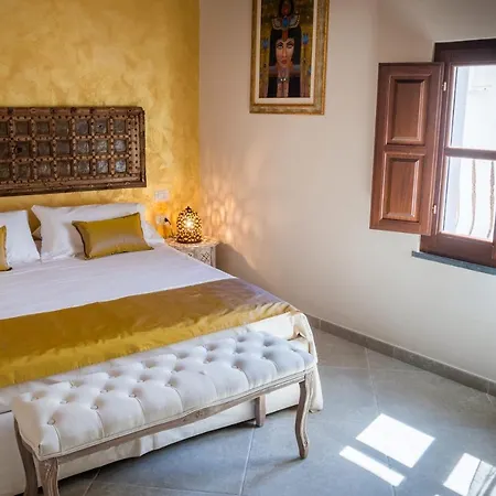 Moon's Tower Suite&rooms 4* פורטוסקוזו