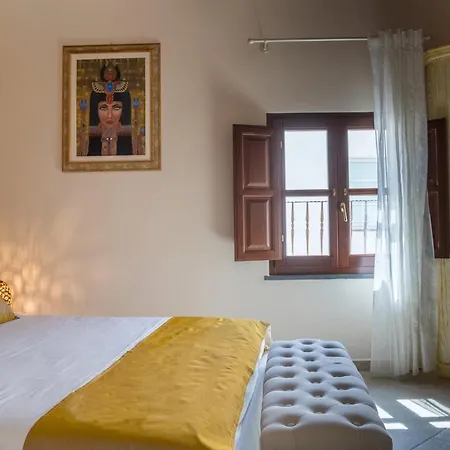 Moon's Tower Suite&rooms בית הארחה