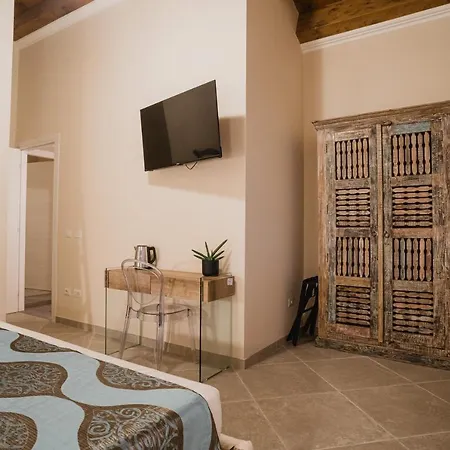 Moon'S Tower Charming Guest House Pensionat 4*