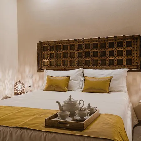 Moon's Tower Suite&rooms Guest house 4*