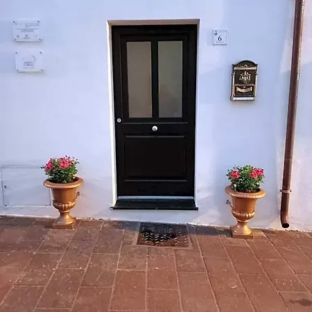 Moon'S Tower Charming Guest House Pensionat 4*