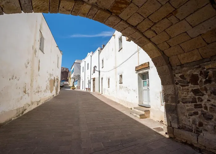 Moon's Tower Suite&rooms Gæstehus Portoscuso